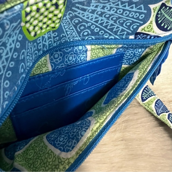 VERA BRADLEY Doodle Daisy Little Flap Hipster Green Blue Floral 2011 Crossbody - Picture 14 of 17
